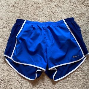 Women’s Nike Running Shorts L